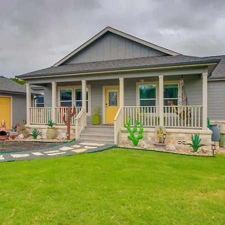 Canyon Lake Home With Spacious Deck And Backyard!